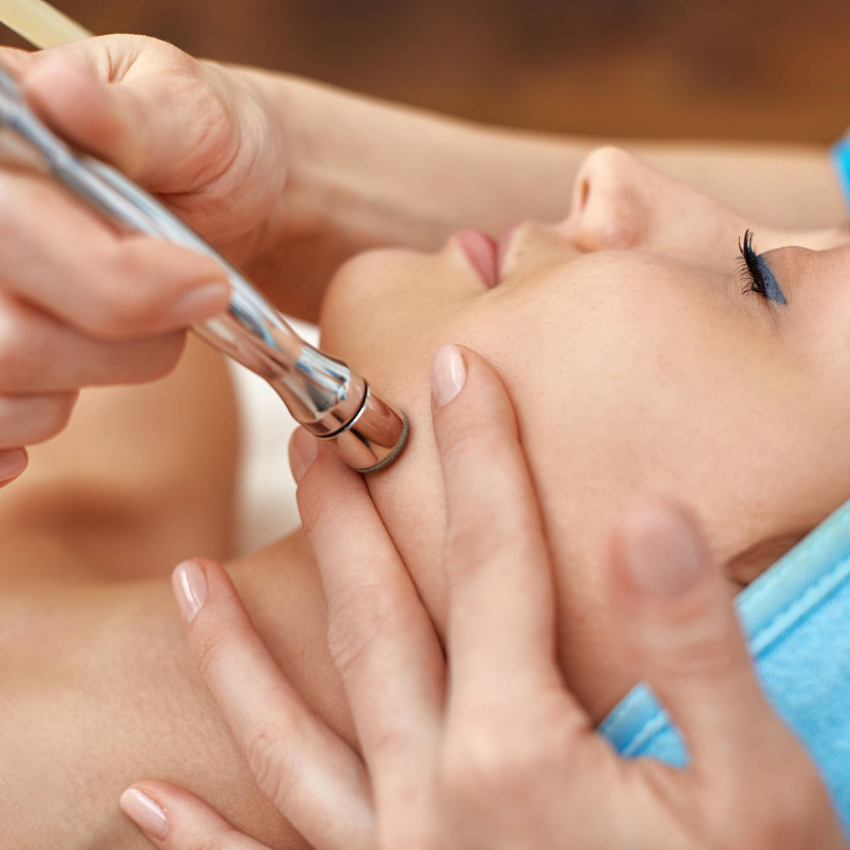 Ultrasonic face cleaning, peeling, in a beauty salon